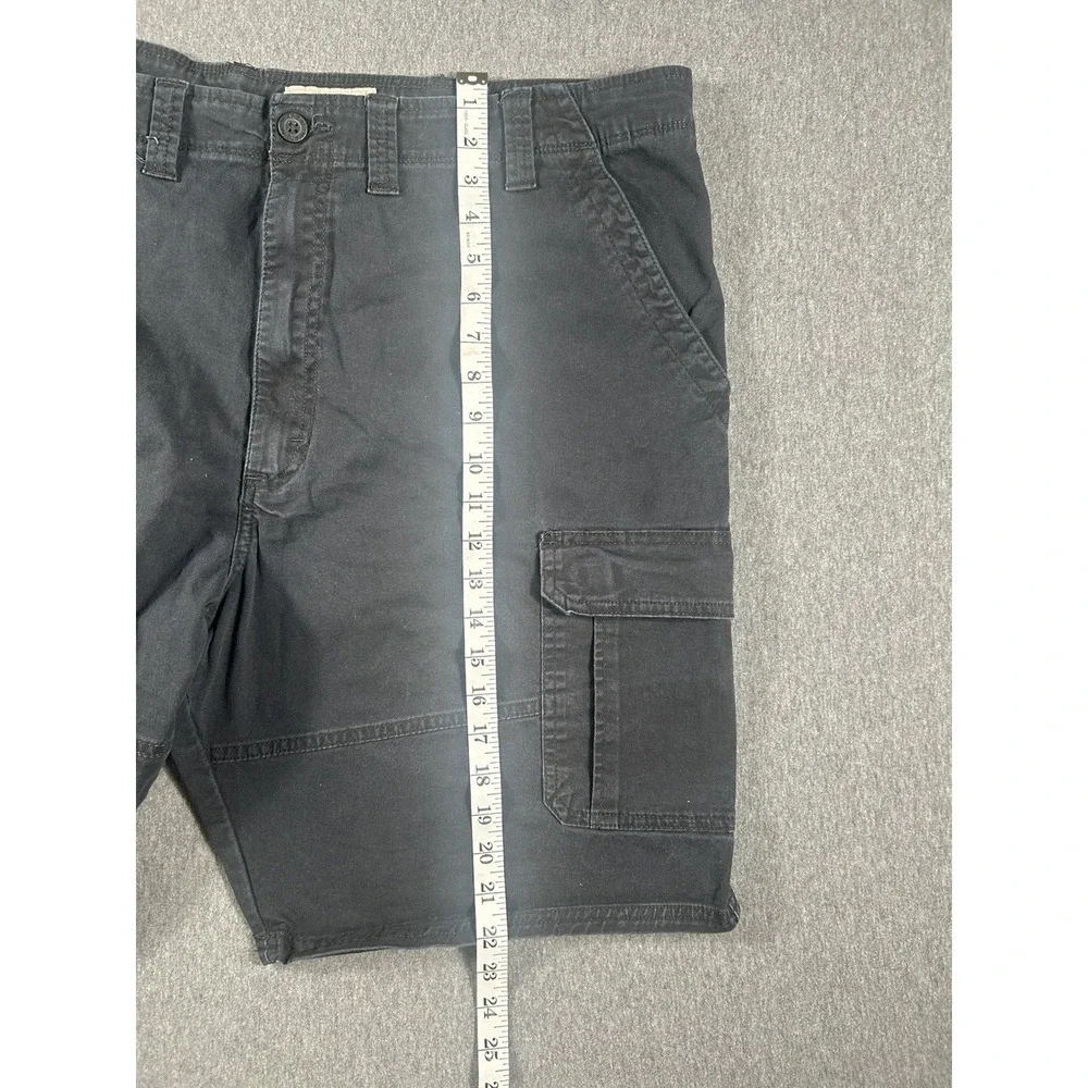 Wrangler Relaxed Fit Hits At The Knees Men's Dark Gray Cargo Shorts